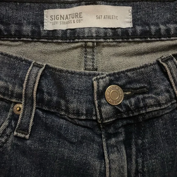 LEVI’S SIGNATURE S67 ATHLETIC JEANS.            SIZE: 33/30 - Picture 6 of 9